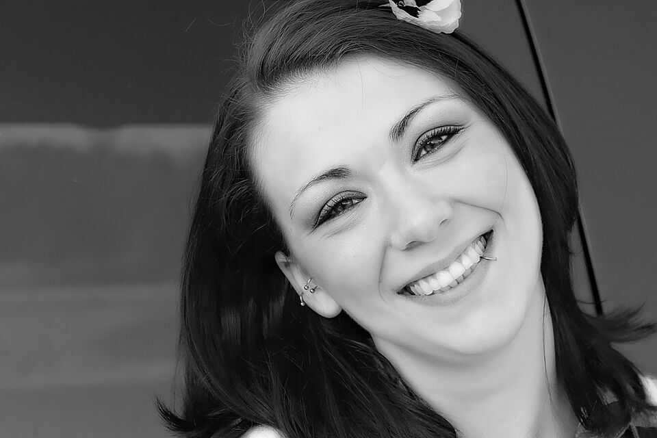 Seattle WA Dentist | Are Dental Veneers Right for Me?